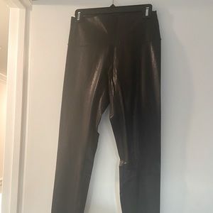 “Wunder Under” Shine Legging